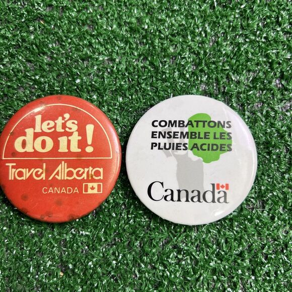 Canada Buttons Lot Of 2 Let's Do It! Travel Canada & Combattons Ensenbles - Picture 1 of 6